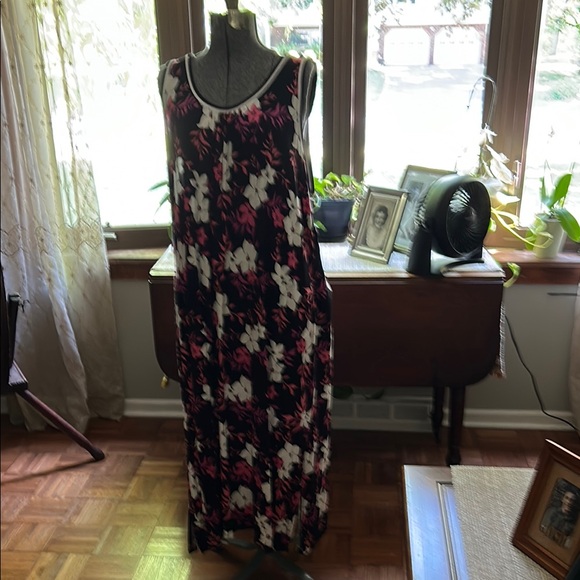 Elegant Floral Maxi Dress - Black and Pink - Picture 1 of 2